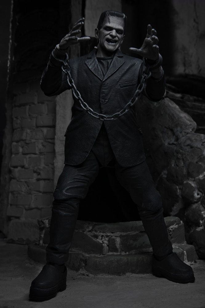 Figurka Ultimate Frankenstein's Monster (Black & White) - Universal Monsters Action Figure 