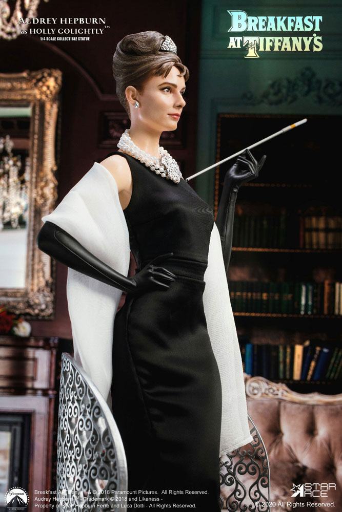Soška Holly Golightly (Audrey Hepburn) - Breakfast at Tiffany's Statue 1/4