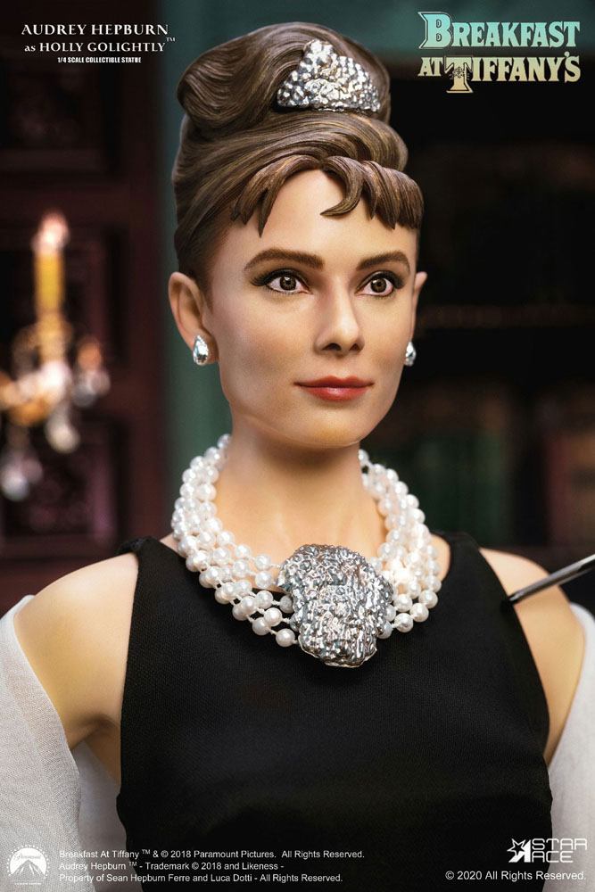 Soška Holly Golightly (Audrey Hepburn) - Breakfast at Tiffany's Statue 1/4